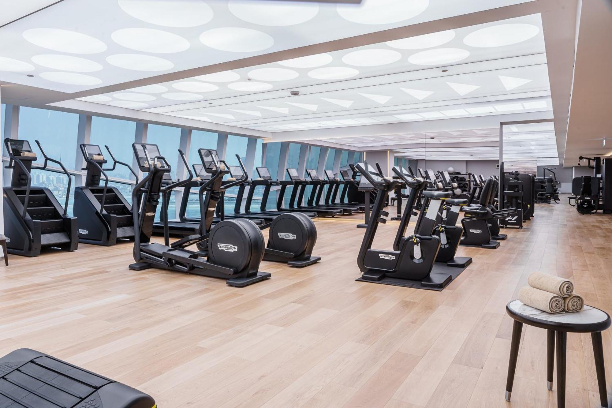 Отель Fairmont Doha Lusail Экстерьер фото The gym at the 100 East 53rd Street building