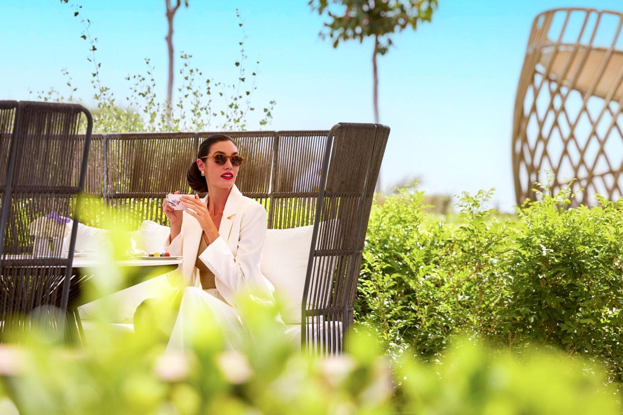 Отель Fairmont Doha Lusail Экстерьер фото The resort's gardens