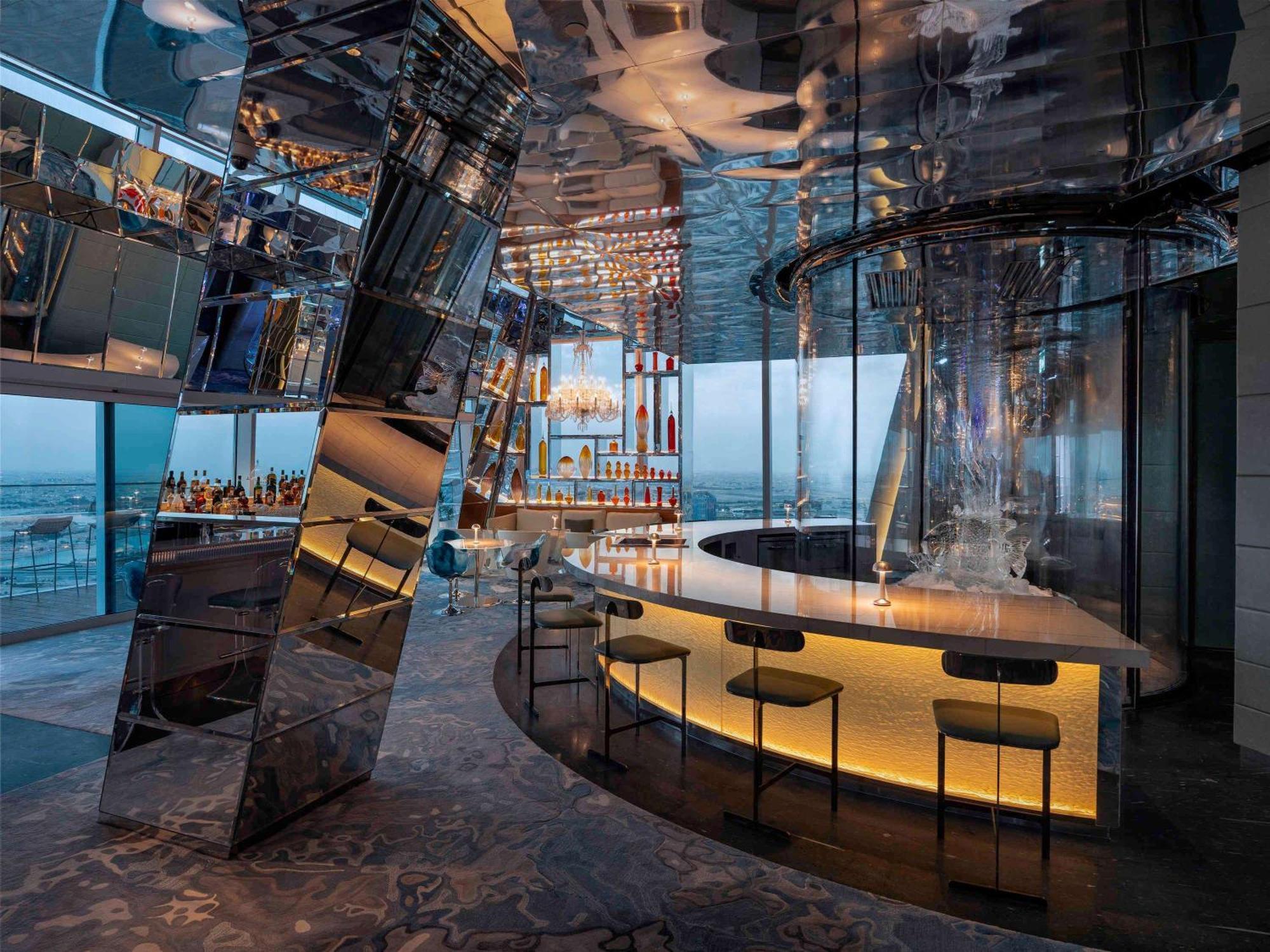 Отель Fairmont Doha Lusail Экстерьер фото The bar at the 101 Sky Bar