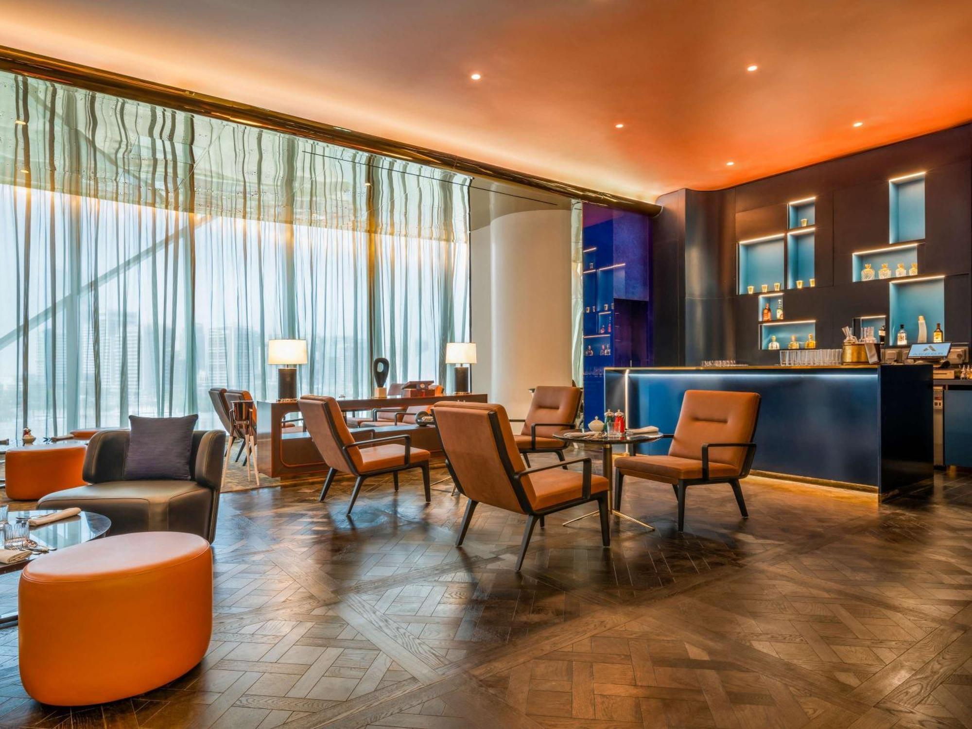 Отель Fairmont Doha Lusail Экстерьер фото The Club Lounge at the hotel