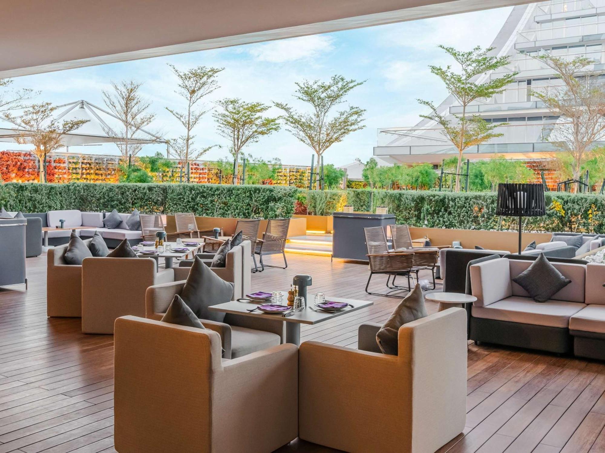 Отель Fairmont Doha Lusail Экстерьер фото The Terrace
