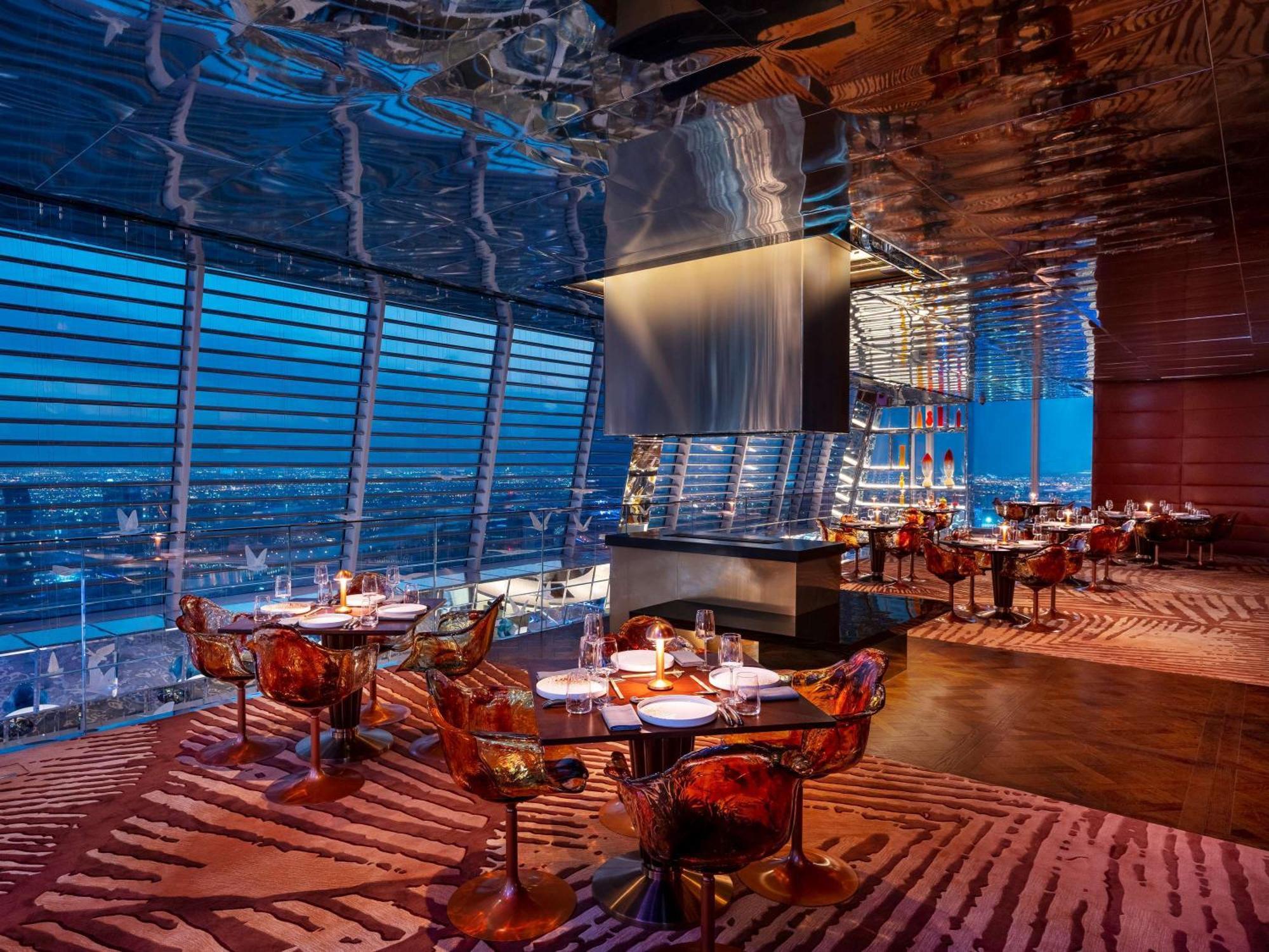 Отель Fairmont Doha Lusail Экстерьер фото The interior of the restaurant