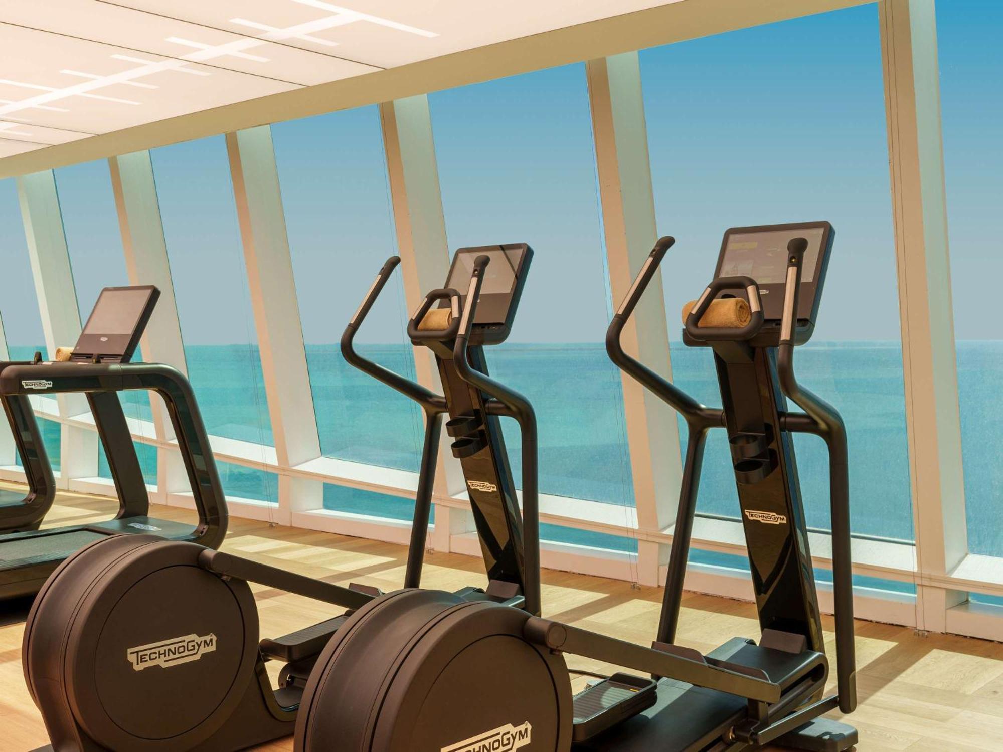 Отель Fairmont Doha Lusail Экстерьер фото Elliptical cross trainer